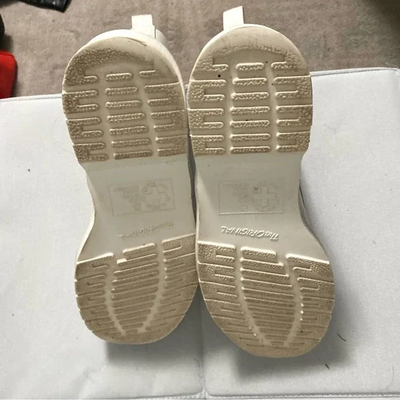 Dr. Martens White Ankle Boots Timeless Style - Picture 6 of 10